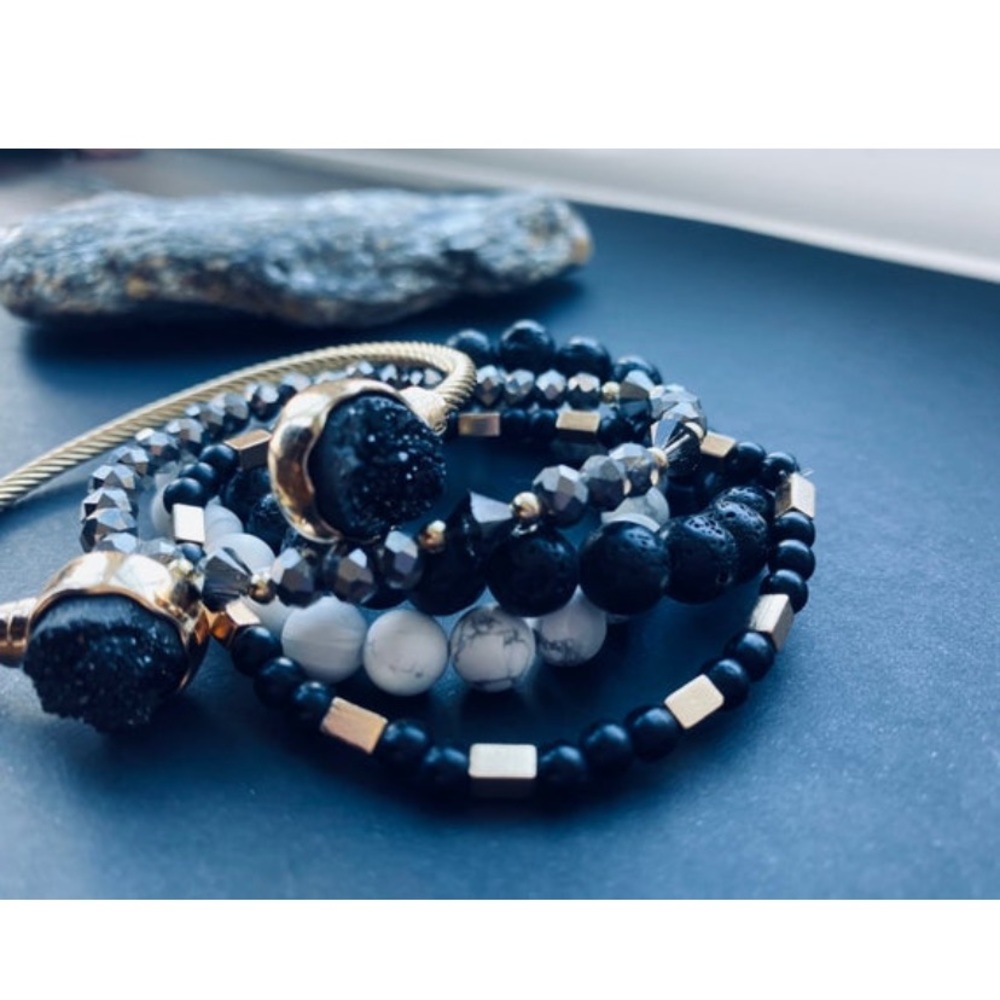 5 piece Stack Bracelet Set - Picture 3 of 3